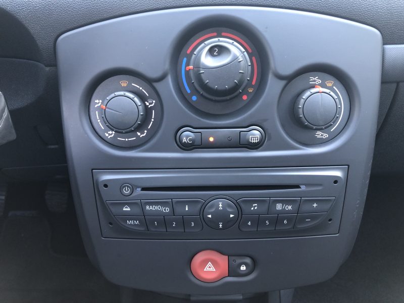 RENAULT CLIO 3 ph. 2 / 1.2 16V 1ère Main "Yahoo"