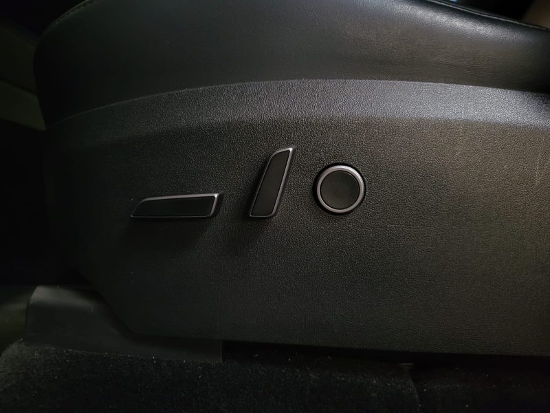 TESLA MODEL Y PERFORMANCE 534cv DualMotor AWD VOLANT CHAUFF / ATTELAGE / SIEGES CHAUFF AV + AR