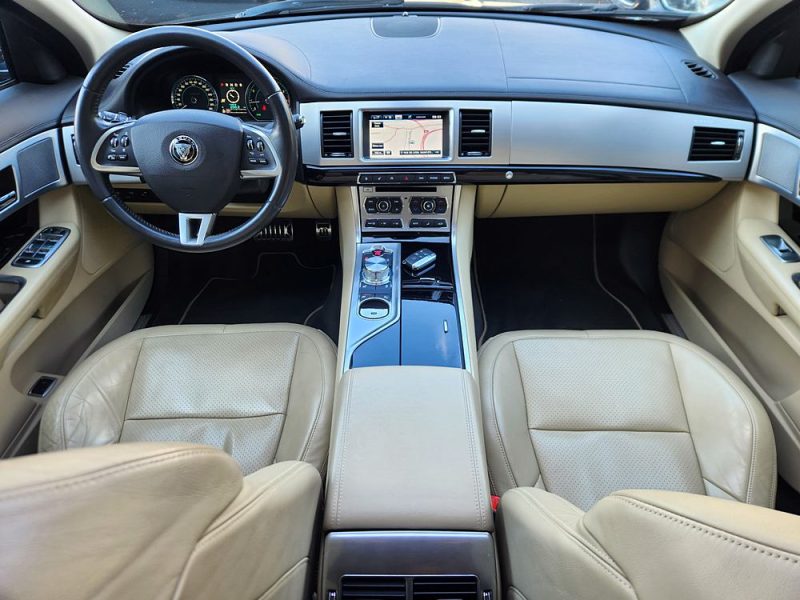 JAGUAR XF II 3.0 V6 340 AWD R-SPORT*TOIT*CAMERA*XENON*