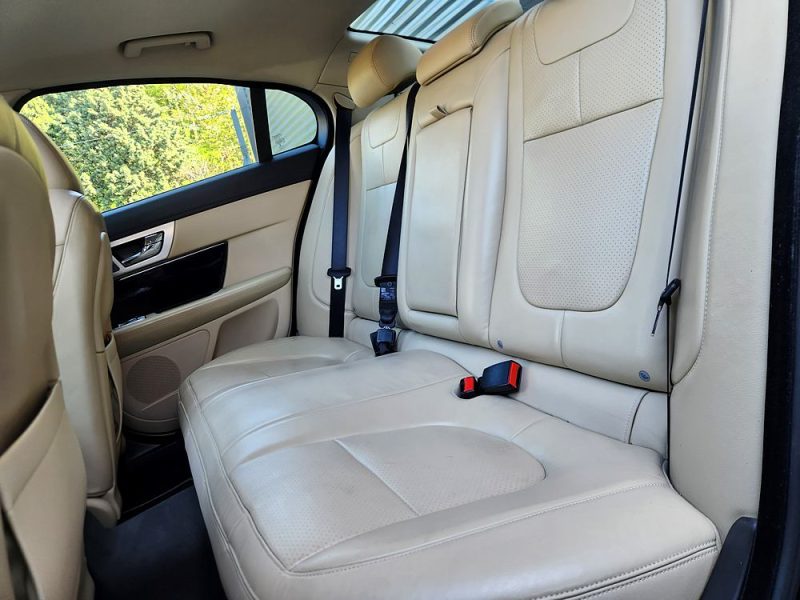 JAGUAR XF II 3.0 V6 340 AWD R-SPORT*TOIT*CAMERA*XENON*