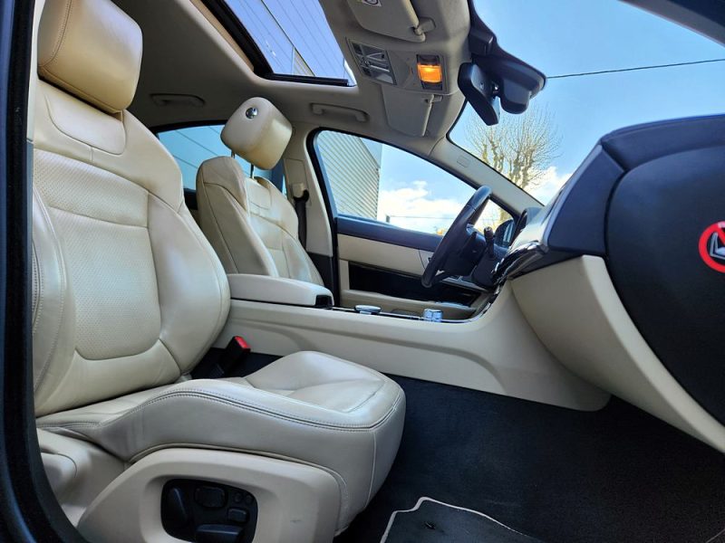 JAGUAR XF II 3.0 V6 340 AWD R-SPORT*TOIT*CAMERA*XENON*