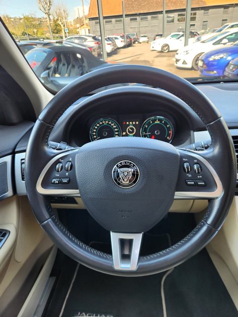 JAGUAR XF II 3.0 V6 340 AWD R-SPORT*TOIT*CAMERA*XENON*