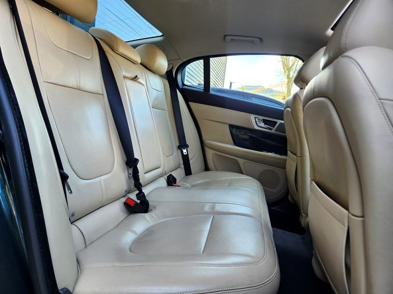 JAGUAR XF II 3.0 V6 340 AWD R-SPORT*TOIT*CAMERA*XENON*