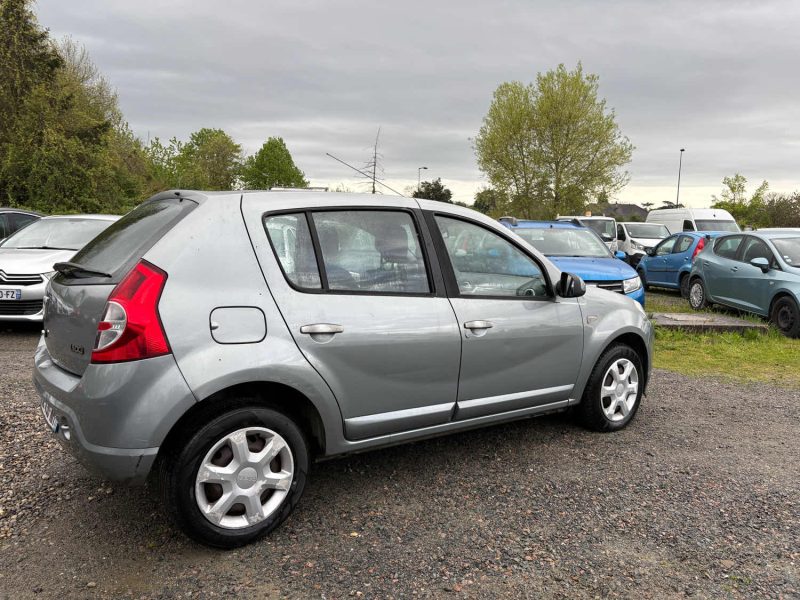 DACIA SANDERO 2009