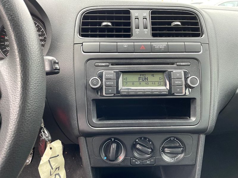 VOLKSWAGEN POLO 2011