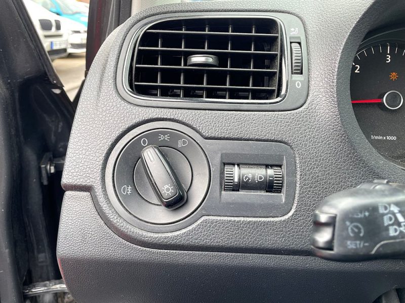 VOLKSWAGEN POLO 2011