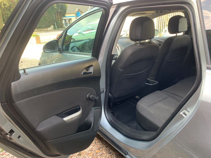 OPEL ASTRA 2011 Bonjour, Le véhicule est encore disponible pour le moment . 