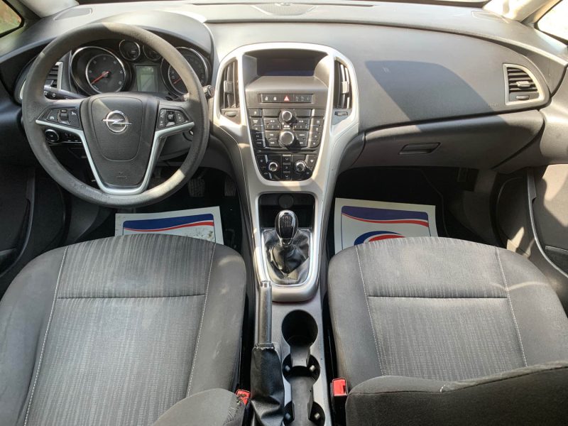 OPEL ASTRA 2011 Bonjour, Le véhicule est encore disponible pour le moment . 