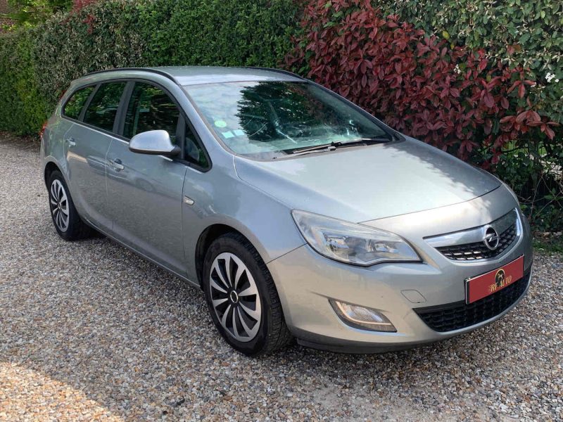 OPEL ASTRA 2011 Bonjour, Le véhicule est encore disponible pour le moment . 