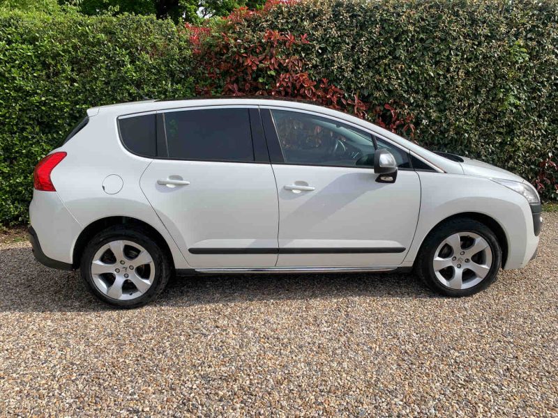 PEUGEOT 3008 2011