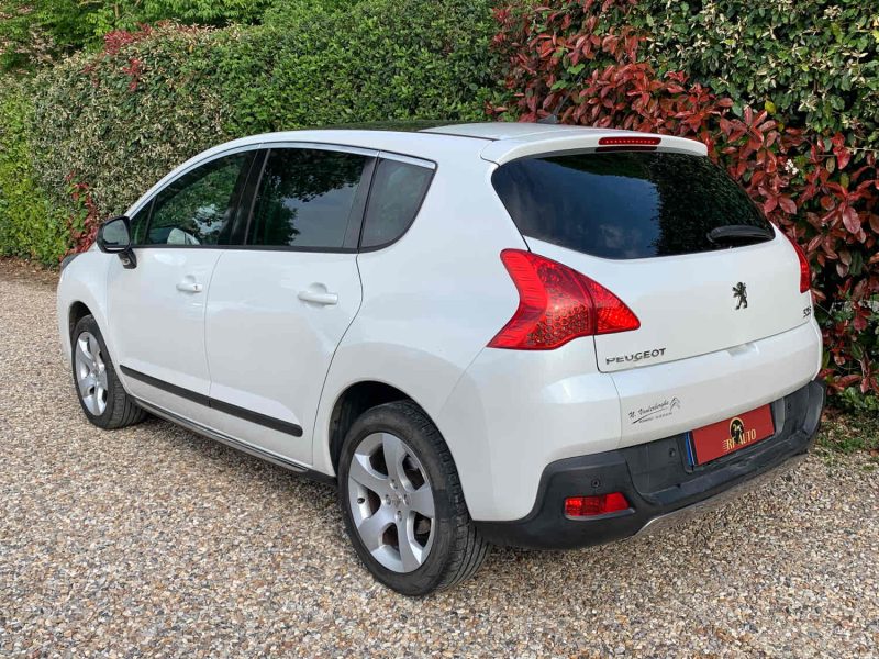PEUGEOT 3008 2011