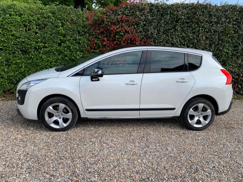 PEUGEOT 3008 2011