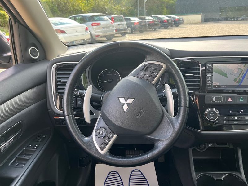 MITSUBISHI OUTLANDER 2015