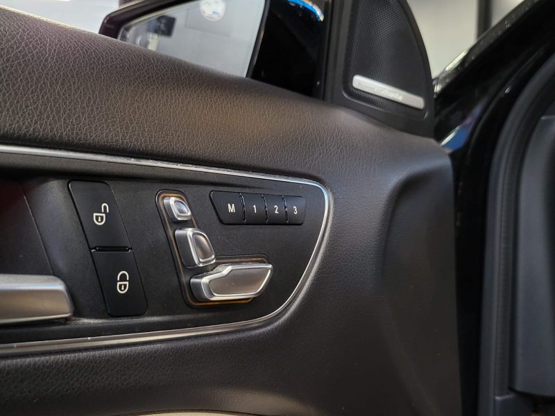 MERCEDES CLASSE GLA 200 D 136cv FASCINATION / TOIT OUVRANT / SIEGES ELECTRIQUES A MEMOIRE / H&K / CA