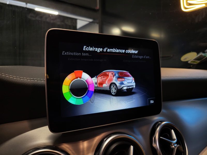 MERCEDES CLASSE GLA 200 D 136cv FASCINATION / TOIT OUVRANT / SIEGES ELECTRIQUES A MEMOIRE / H&K / CA