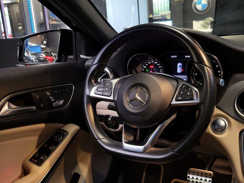 MERCEDES CLASSE GLA 200 D 136cv FASCINATION / TOIT OUVRANT / SIEGES ELECTRIQUES A MEMOIRE / H&K / CA