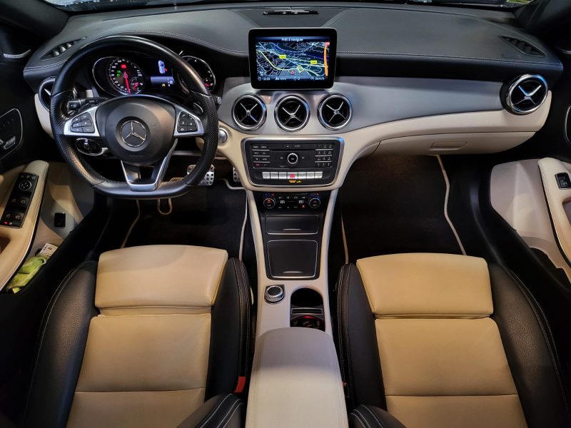 MERCEDES CLASSE GLA 200 D 136cv FASCINATION / TOIT OUVRANT / SIEGES ELECTRIQUES A MEMOIRE / H&K / CA