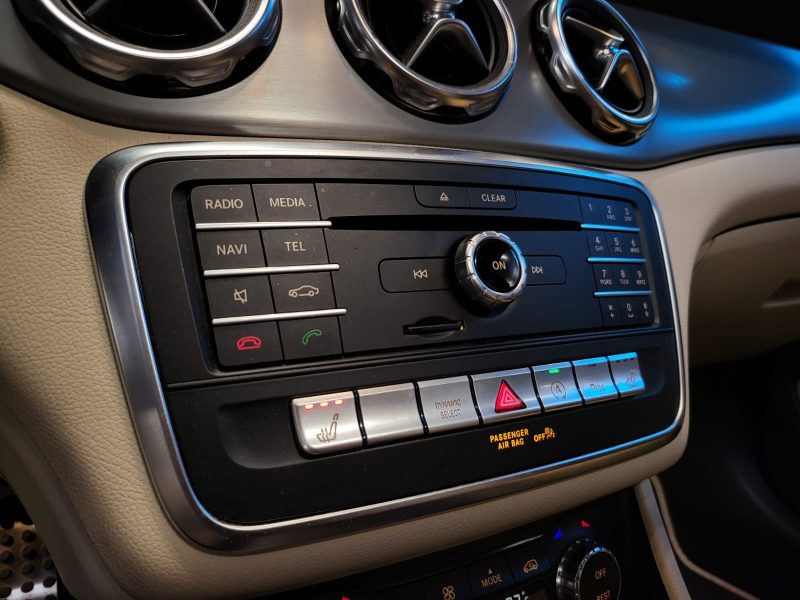 MERCEDES CLASSE GLA 200 D 136cv FASCINATION / TOIT OUVRANT / SIEGES ELECTRIQUES A MEMOIRE / H&K / CA