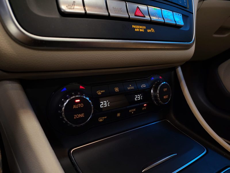 MERCEDES CLASSE GLA 200 D 136cv FASCINATION / TOIT OUVRANT / SIEGES ELECTRIQUES A MEMOIRE / H&K / CA