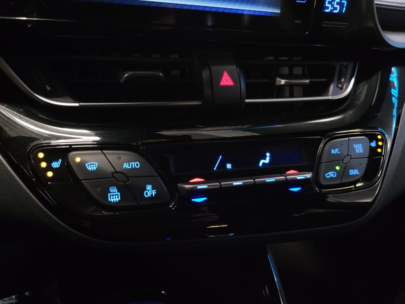 TOYOTA C-HR 1.8 VVT-i 122cv DESIGN / CAMERA DE RECUL + SUIVI COMPLET TOYOTA + SIEGE CHAUFFANT 