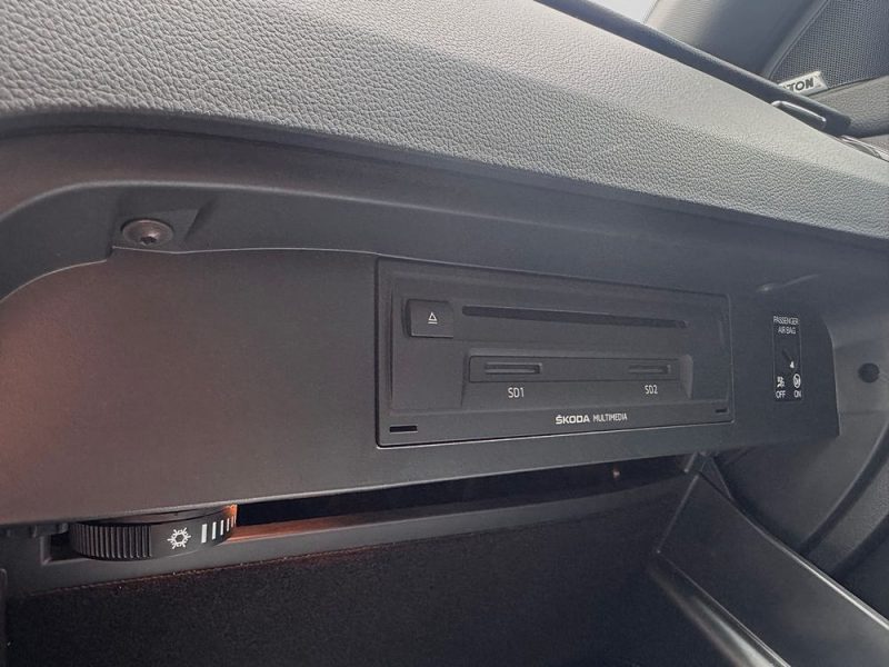 SKODA OCTAVIA COMBI 2.0 TSI 220 RS DSG6*ACC*CANTON*CUIR*GPS*