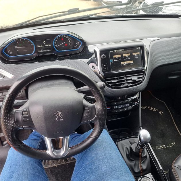 PEUGEOT 2008 2015