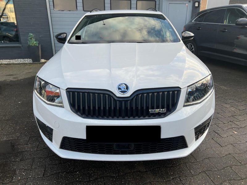 SKODA OCTAVIA COMBI 2.0 TSI 220 RS*GPS*CUIR*XENON*1°MAIN*