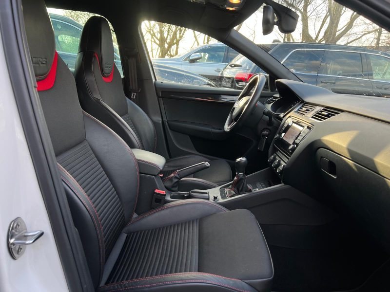 SKODA OCTAVIA COMBI 2.0 TSI 220 RS*GPS*CUIR*XENON*1°MAIN*