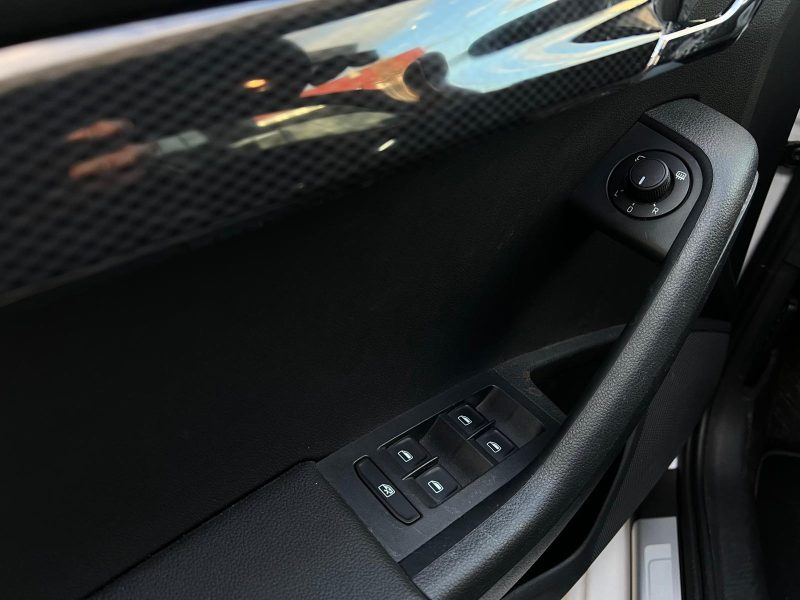 SKODA OCTAVIA COMBI 2.0 TSI 220 RS*GPS*CUIR*XENON*1°MAIN*