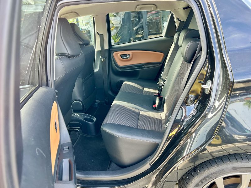 TOYOTA YARIS 100 VVT-I LOUNGE CVT