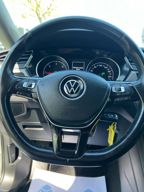 VOLKSWAGEN TOURAN 2020