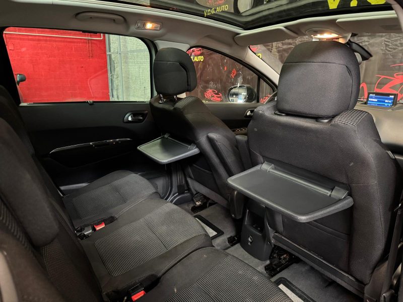 PEUGEOT 5008 2.0 HDI 150 Allure