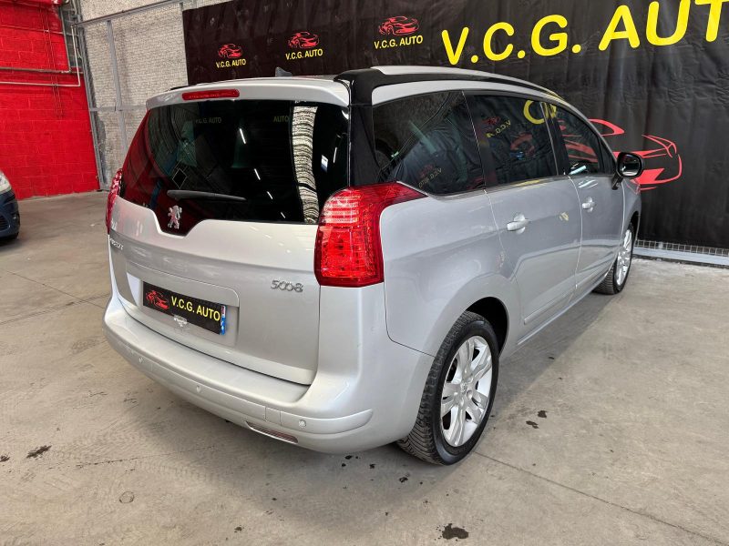 PEUGEOT 5008 2.0 HDI 150 Allure