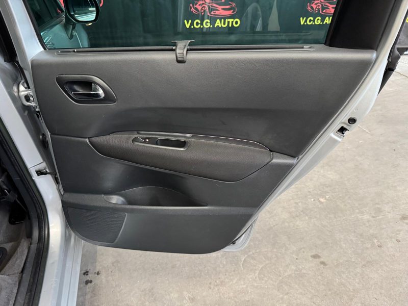 PEUGEOT 5008 2.0 HDI 150 Allure