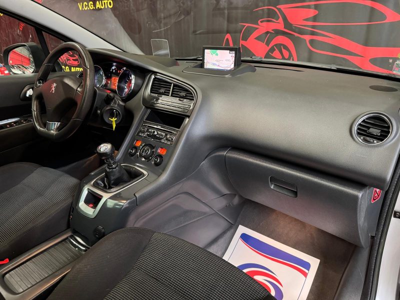 PEUGEOT 5008 2.0 HDI 150 Allure