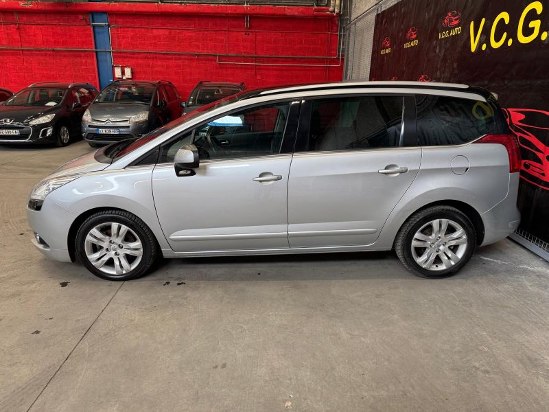 PEUGEOT 5008 2.0 HDI 150 Allure
