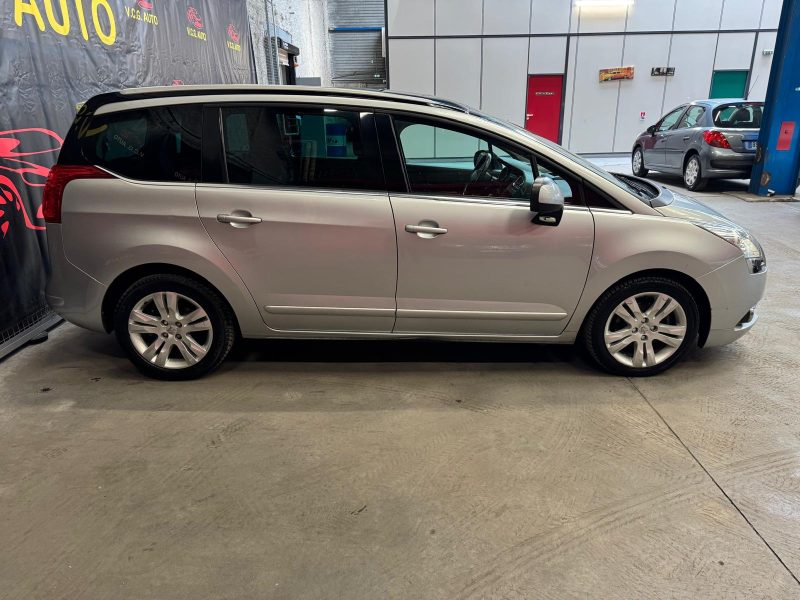 PEUGEOT 5008 2.0 HDI 150 Allure