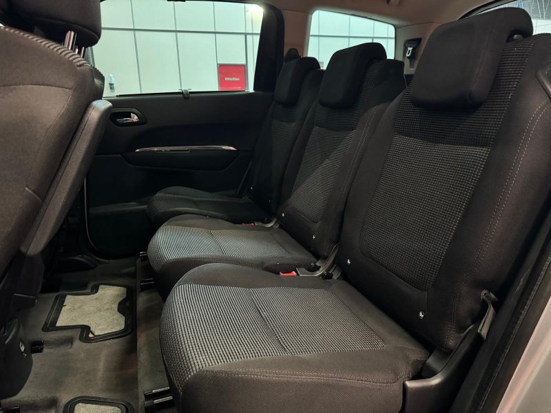 PEUGEOT 5008 2.0 HDI 150 Allure