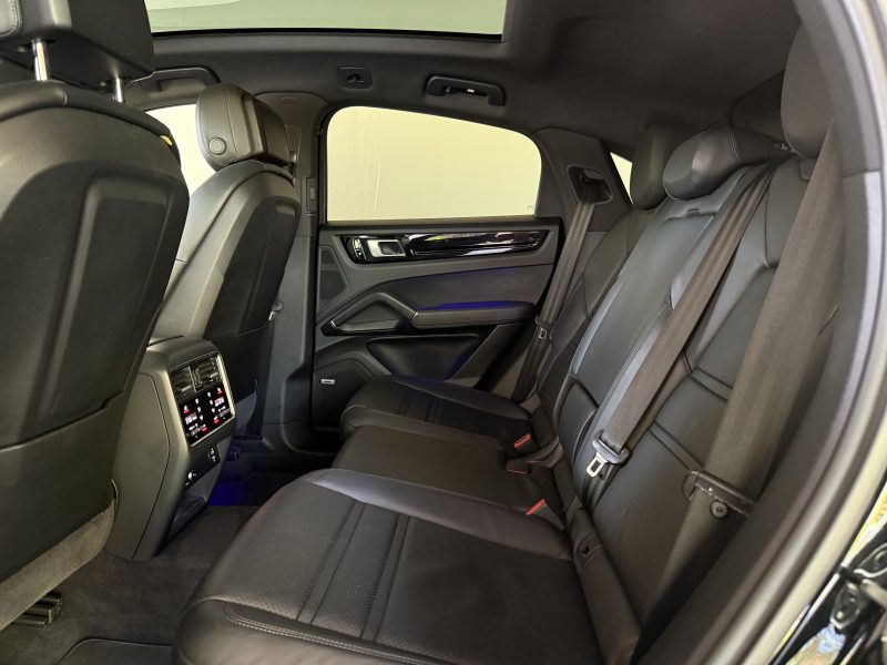 PORSCHE CAYENNE COUPE E-HYBRID 462 CV 1 ère Main 