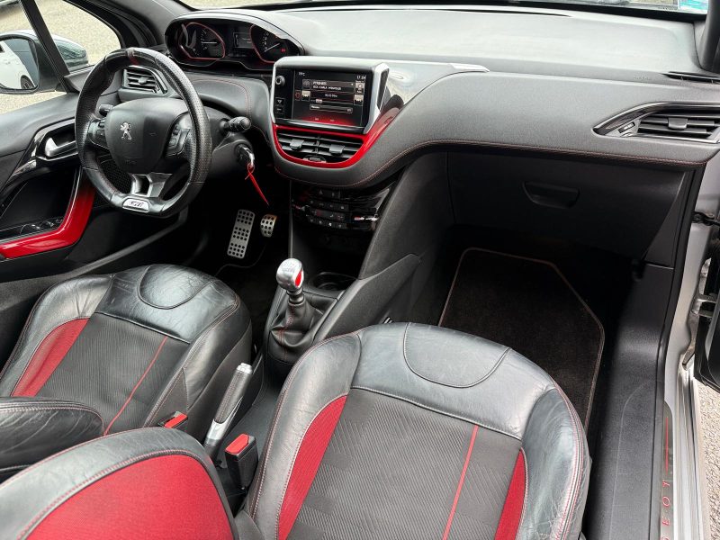 PEUGEOT 208 GTI 200 cv