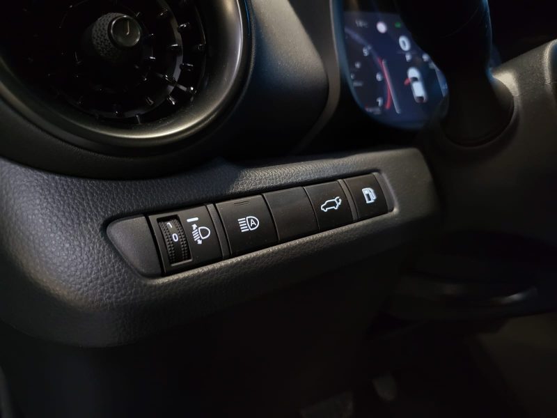 TOYOTA C-HR 1.8 140 DESIGN NG23 / VOLANT CHAUFFANT / SIEGES CHAUFFANTS / REGULATEUR ADAPTATIF