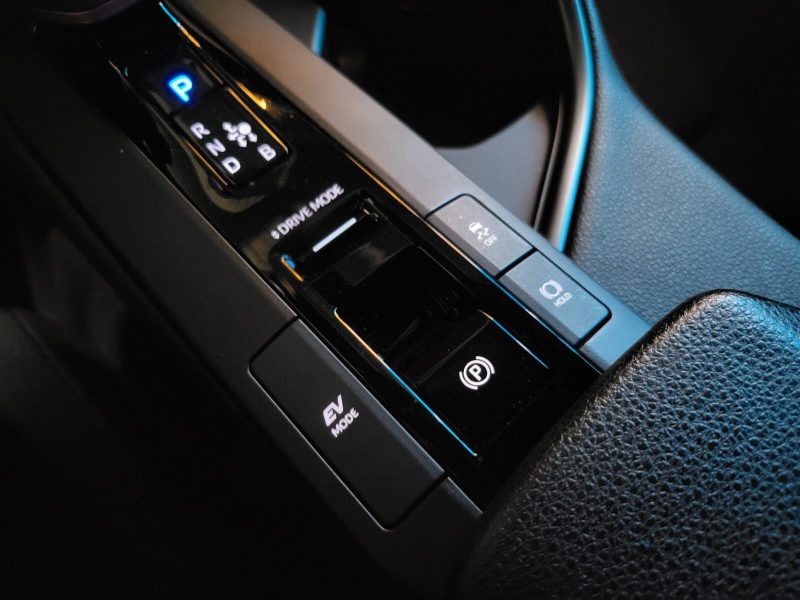 TOYOTA C-HR 1.8 140 DESIGN NG23 / VOLANT CHAUFFANT / SIEGES CHAUFFANTS / REGULATEUR ADAPTATIF