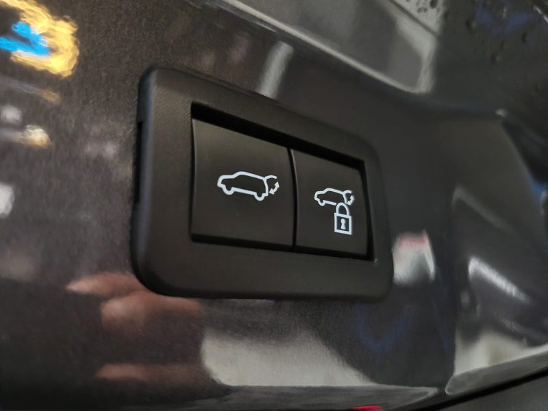 TOYOTA C-HR 1.8 140 DESIGN NG23 / VOLANT CHAUFFANT / SIEGES CHAUFFANTS / REGULATEUR ADAPTATIF