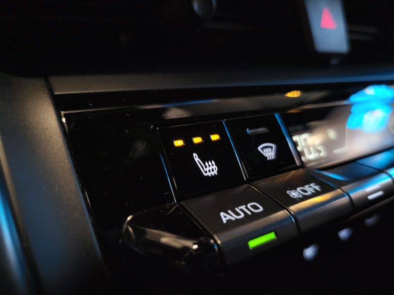 TOYOTA C-HR 1.8 140 DESIGN NG23 / VOLANT CHAUFFANT / SIEGES CHAUFFANTS / REGULATEUR ADAPTATIF