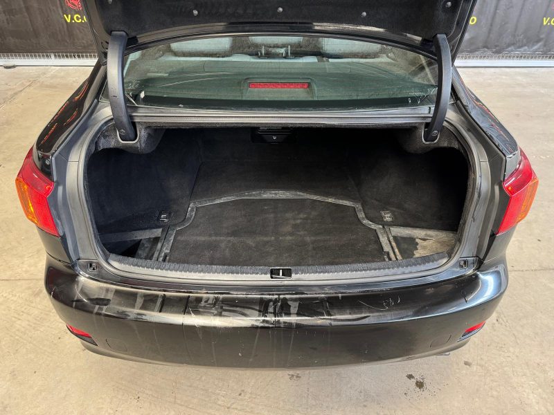 LEXUS IS220 220D 2.2D 177 LUXE