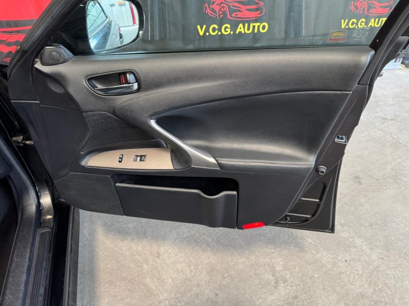 LEXUS IS220 220D 2.2D 177 LUXE