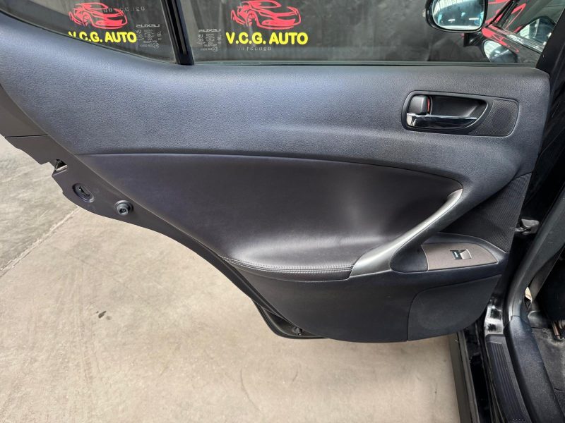 LEXUS IS220 220D 2.2D 177 LUXE