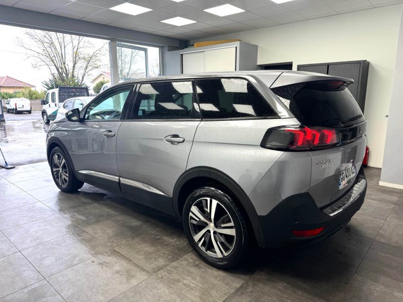 PEUGEOT 5008 2022