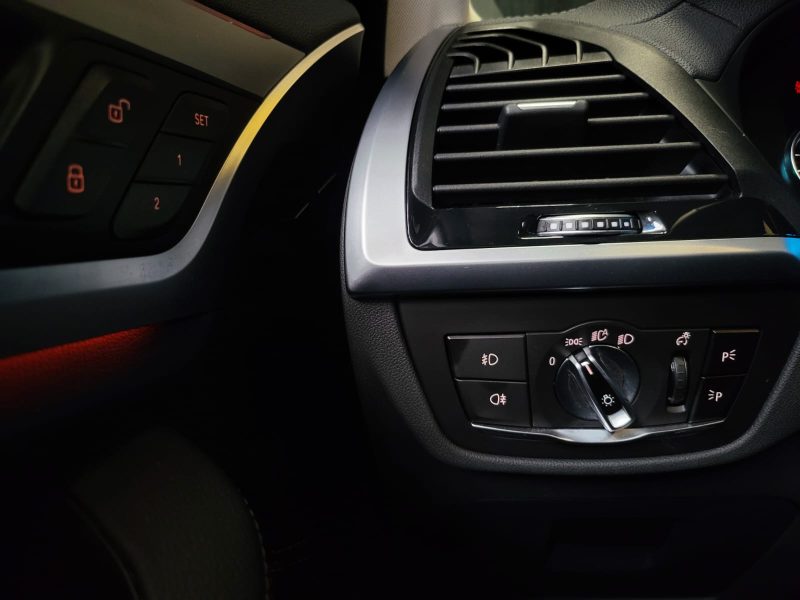 BMW X3 20d xDrive 190cv LUXURY / TOIT OUVRANT / SIEGES ELECTRIQUES / CAMERA 360° / CARPLAY / AFFICHA