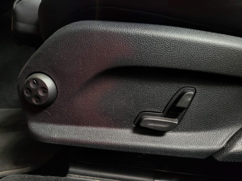 MERCEDES CLASSE E 300 de 306cv AMG LINE / SUIVI MERCEDES / TOIT OUVRANT / SIEGES ELECTRIQUES / CARPL